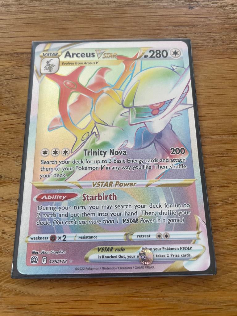 Arceus V-STAR (Rainbow Rare) Pokémon kaart + hoesje, Hobby en Vrije tijd, Verzamelkaartspellen | Pokémon, Ophalen of Verzenden