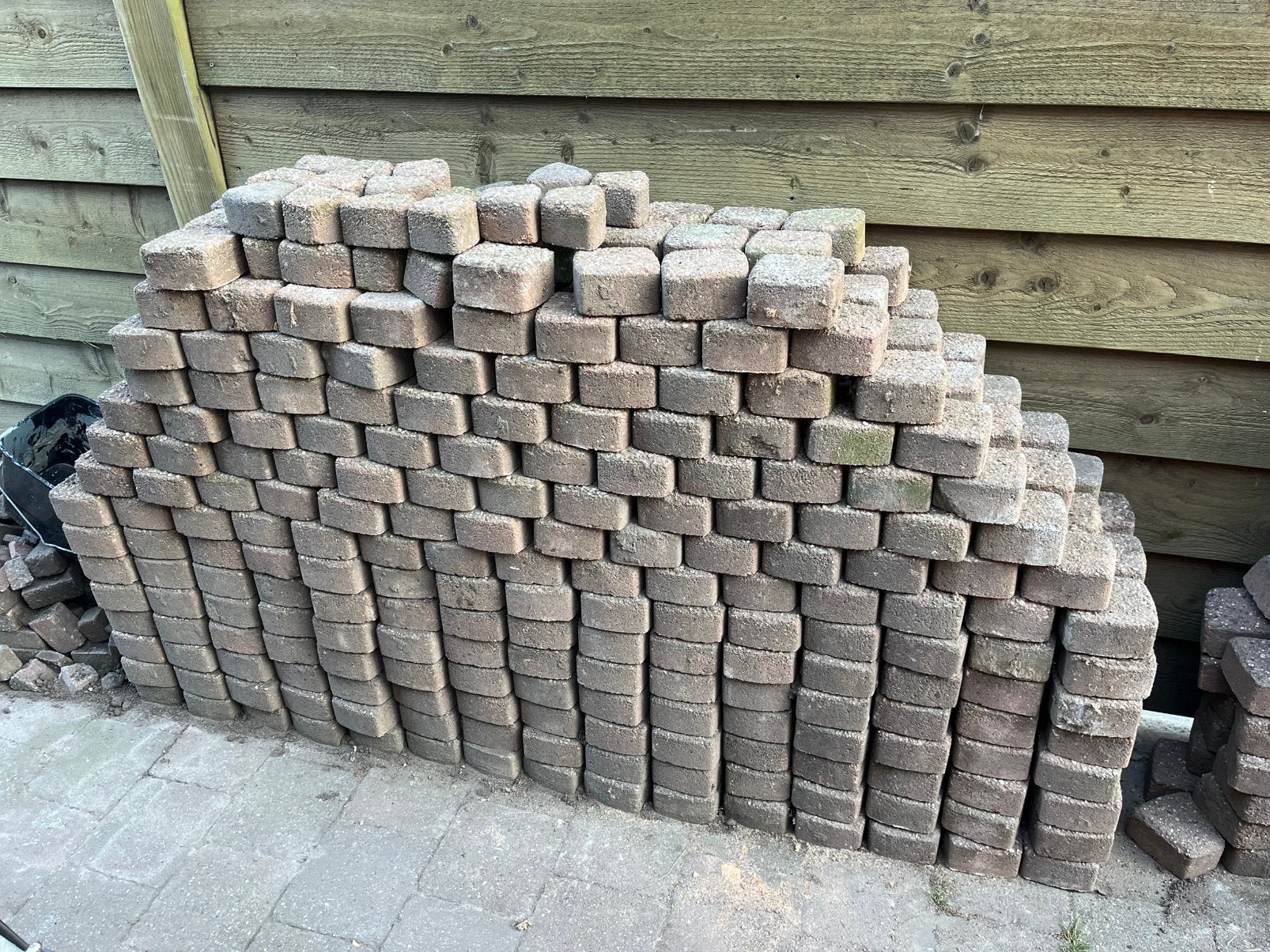 Vierkante en driehoekige klinkers, Ophalen of Verzenden, Gebruikt, Beton, Klinkers