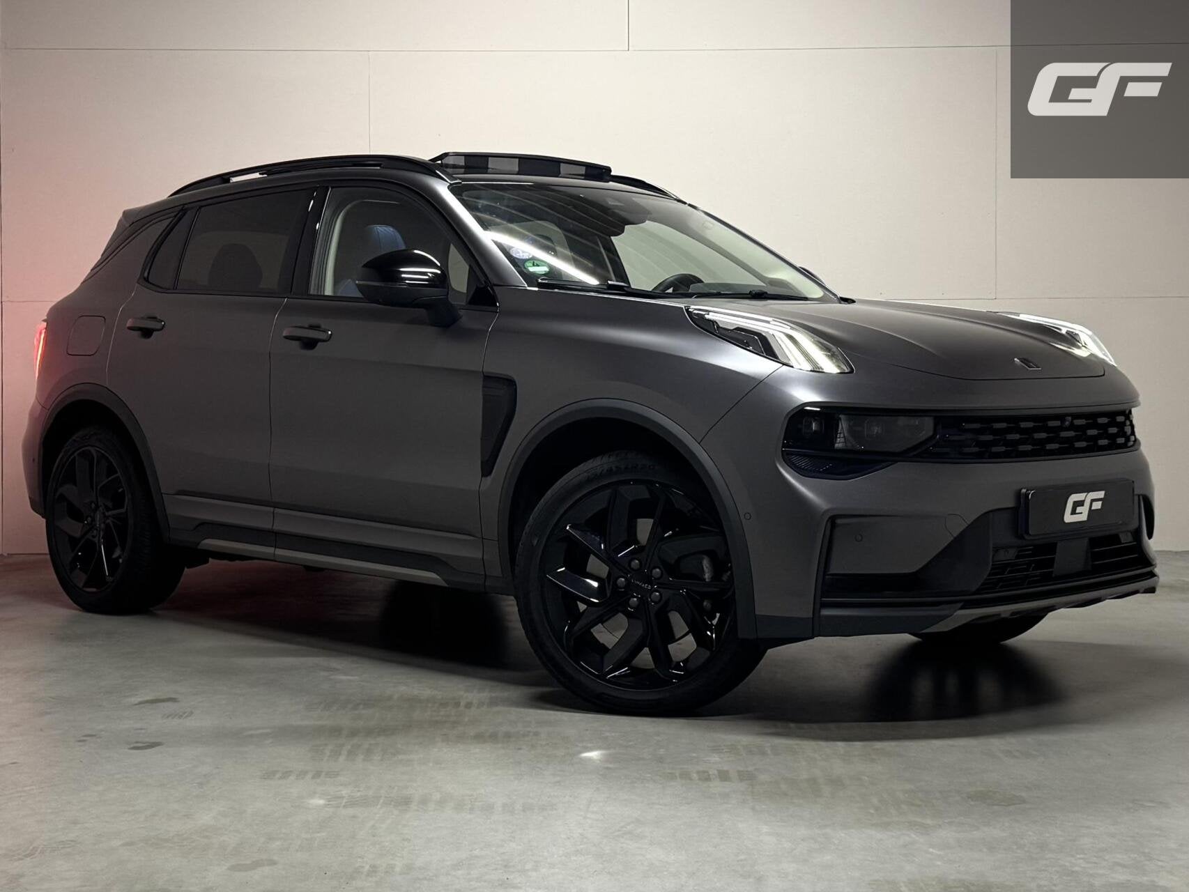 Lynk & Co 01 1.5 Plug-in Black Edition Mattgrijs Sfeerver. C, Auto's, Dealer onderhouden, Stof, Met garantie (alle), Plug-in hybride