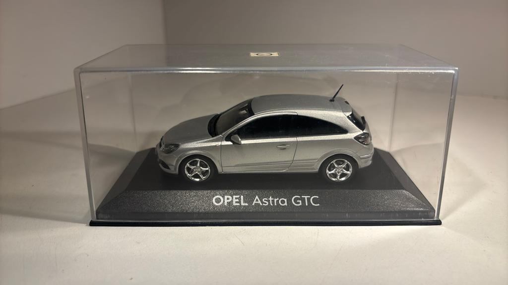 Opel astra caravan gtc minichamps 1.43, Hobby en Vrije tijd, Modelauto's | 1:43, Ophalen of Verzenden, A, A, A