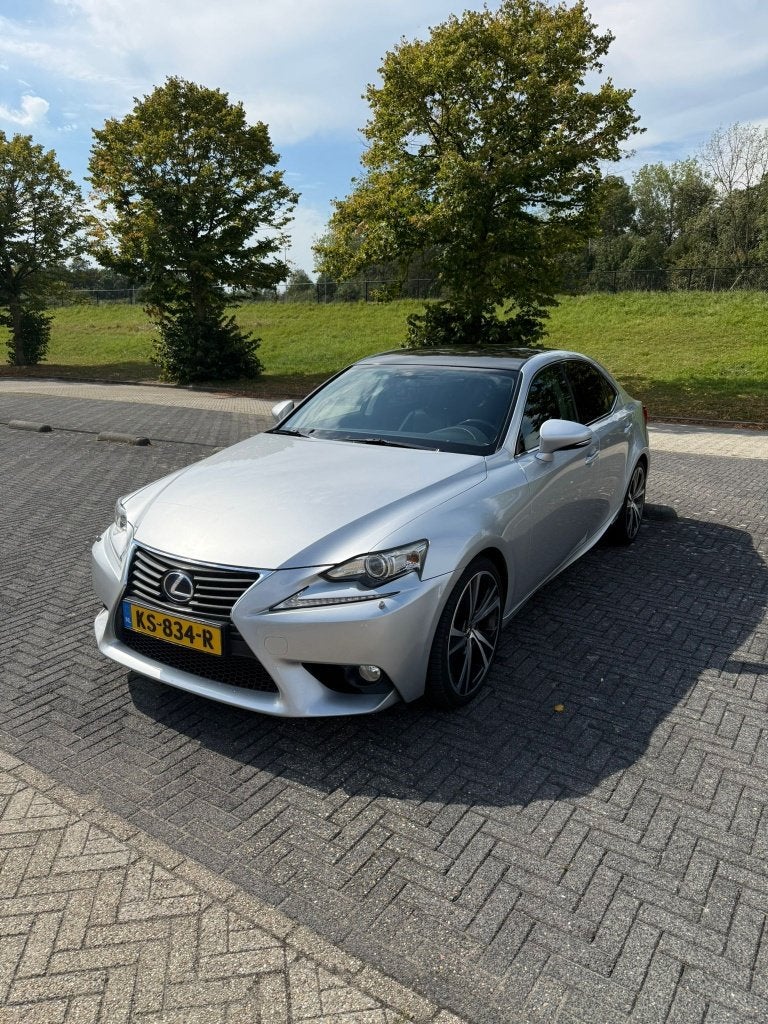 Lexus IS 300H 2.5 Hybrid CVT 2014 Grijs, Auto's, Lexus, Automaat, Euro 5, Achterwielaandrijving, 181 pk