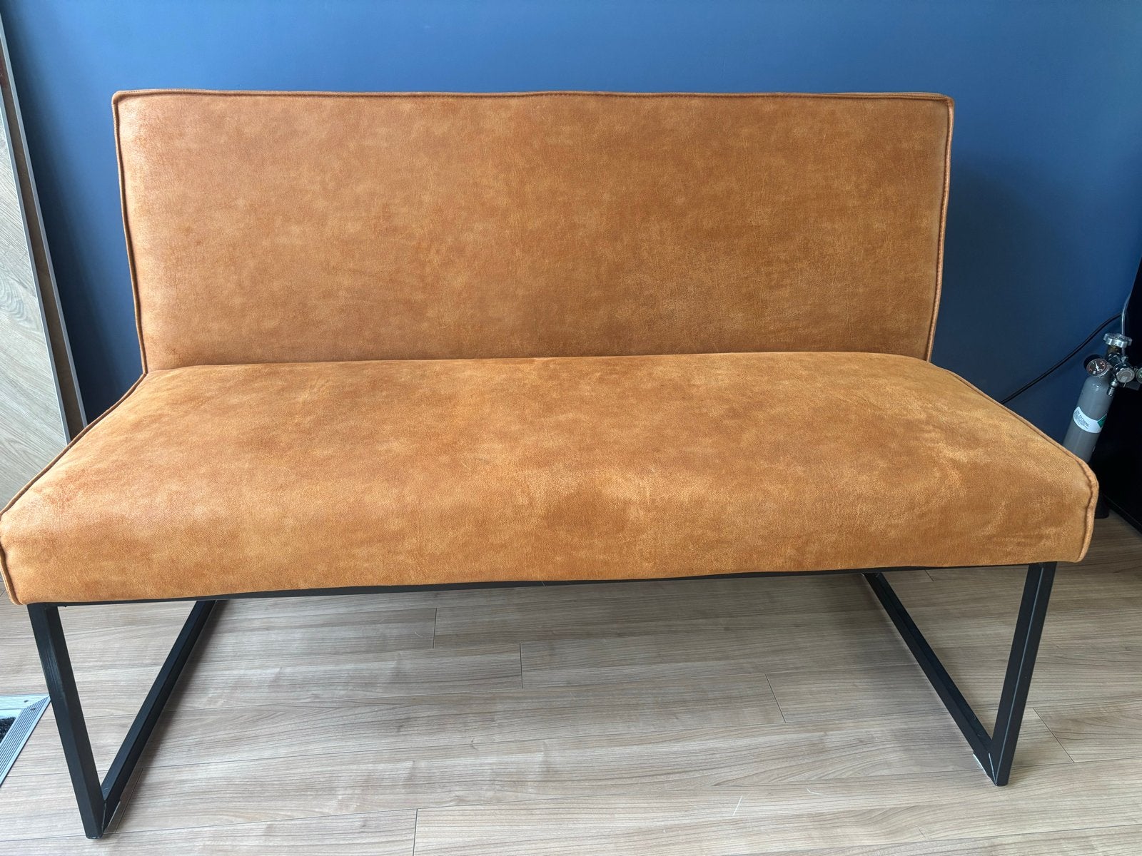 Stijlvolle tweepersoons eetbank - Cognac kleur, Huis en Inrichting, Banken | Bankstellen, Ophalen, 150 tot 200 cm, Tweepersoons