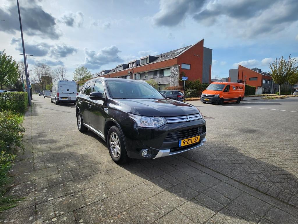 Mitsubishi Outlander 2.0 Phev 4WD CVT 5P 2015 Zwart, 1998 cc, Outlander, Euro 6, 4 cilinders