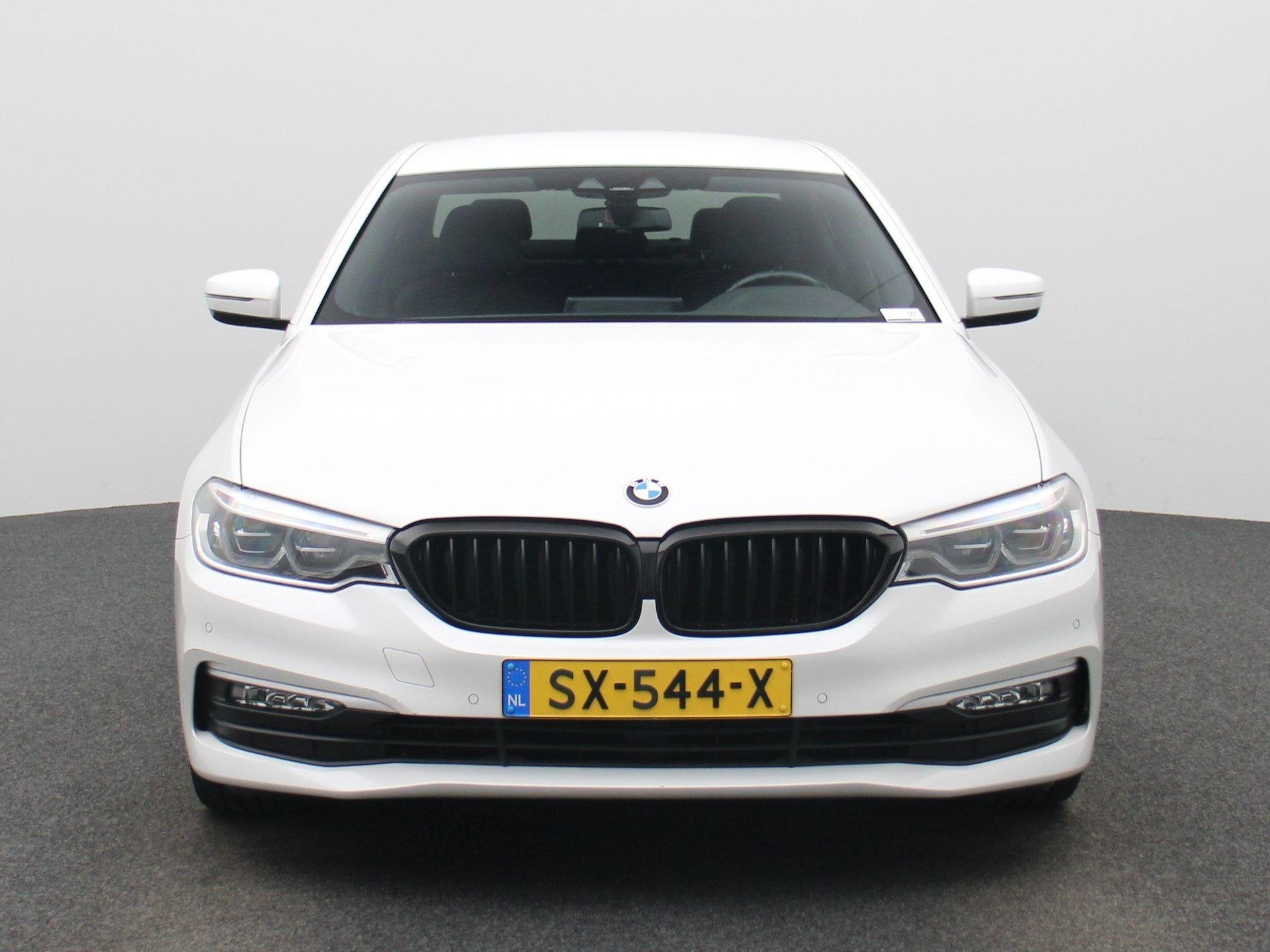 BMW 5-serie 520i High Executive | LEDER | STOELVERWARMING |, Automaat, Achterwielaandrijving, Gebruikt, 4 cilinders