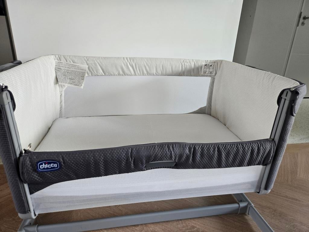 Chicco Next2Me Magic co-sleeper wieg |met accessoires, Ophalen, Zo goed als nieuw, Wieg