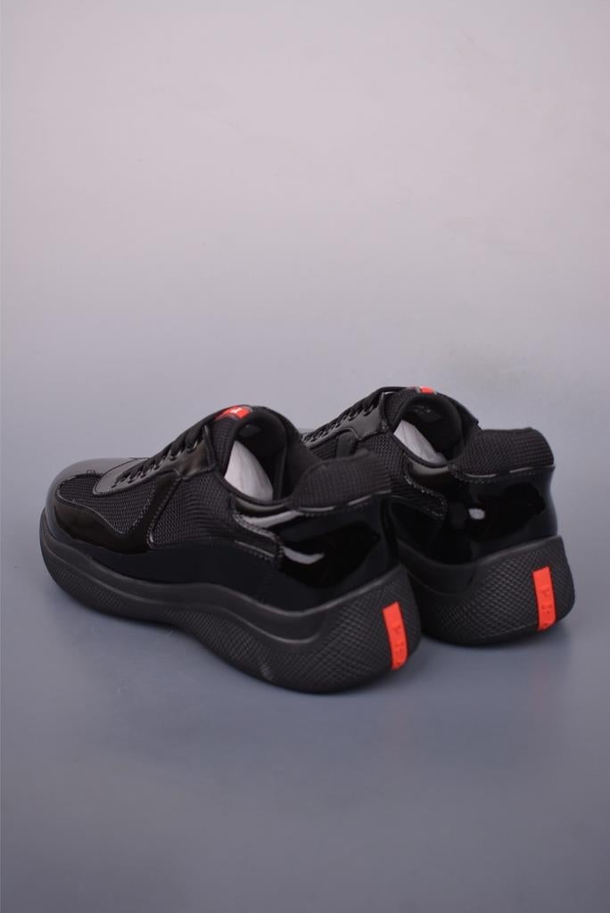 Prada Zwarte Glanzende Sneakers, Ophalen of Verzenden, Zo goed als nieuw