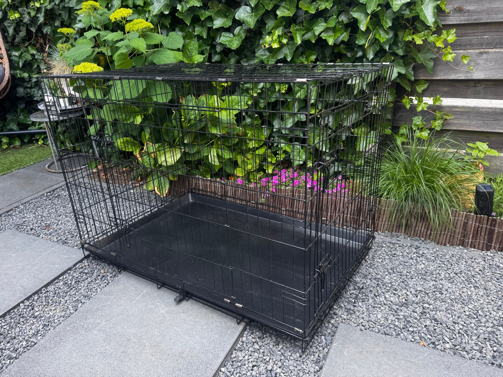 Honden bench zwart groot formaat, Dieren en Toebehoren, Ophalen, Zo goed als nieuw