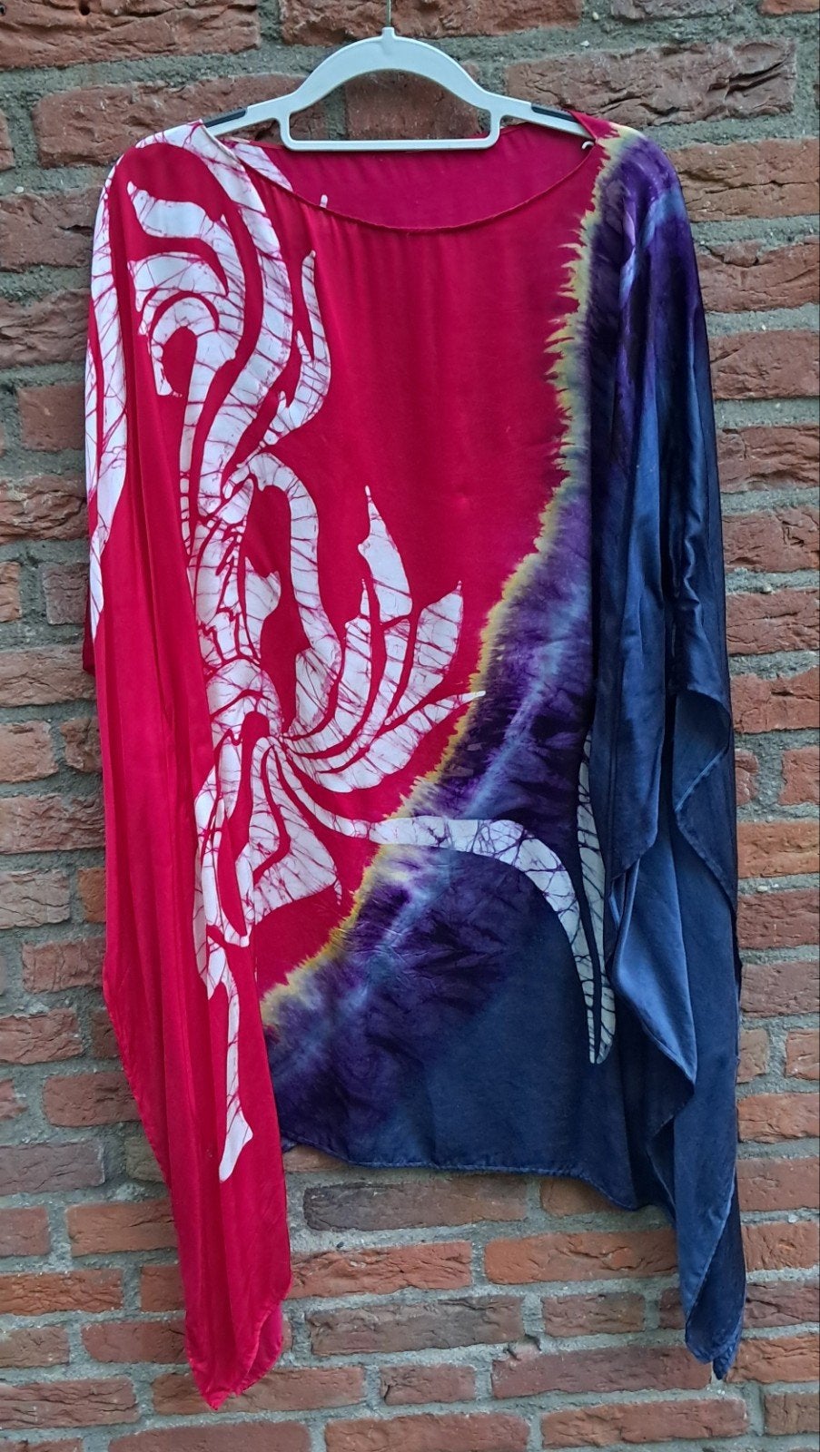 Unieke Batik Kaftan Blouse - Rood, Blauw, Wit, Kleding | Dames, Meerkleurig, Maat 42/44 (L), Ophalen of Verzenden, Zo goed als nieuw