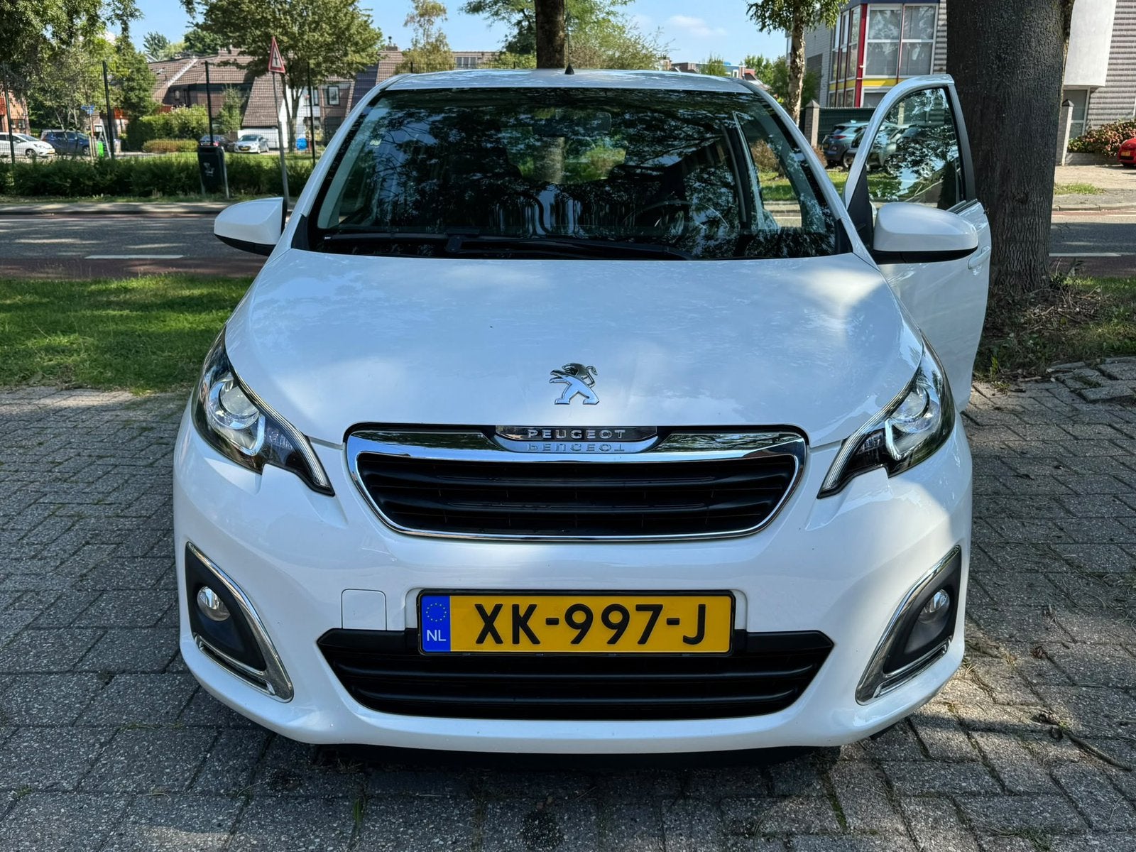 Peugeot 108 72pk 5D 2019 Apple CarPlay  Cruise control, Auto's, Voorwielaandrijving, 4 stoelen, Wit, Origineel Nederlands