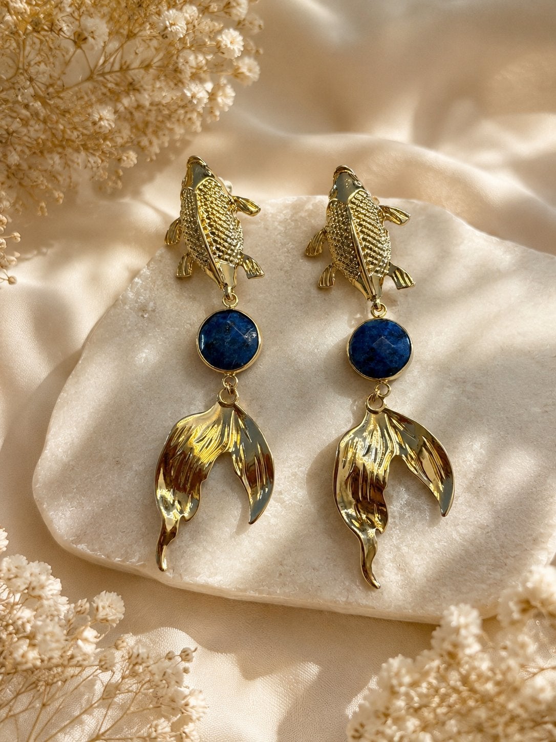 Unieke vis oorbellen met lapis lazuli voor de zomer, Overige materialen, Hangers, Nieuw, Met edelsteen