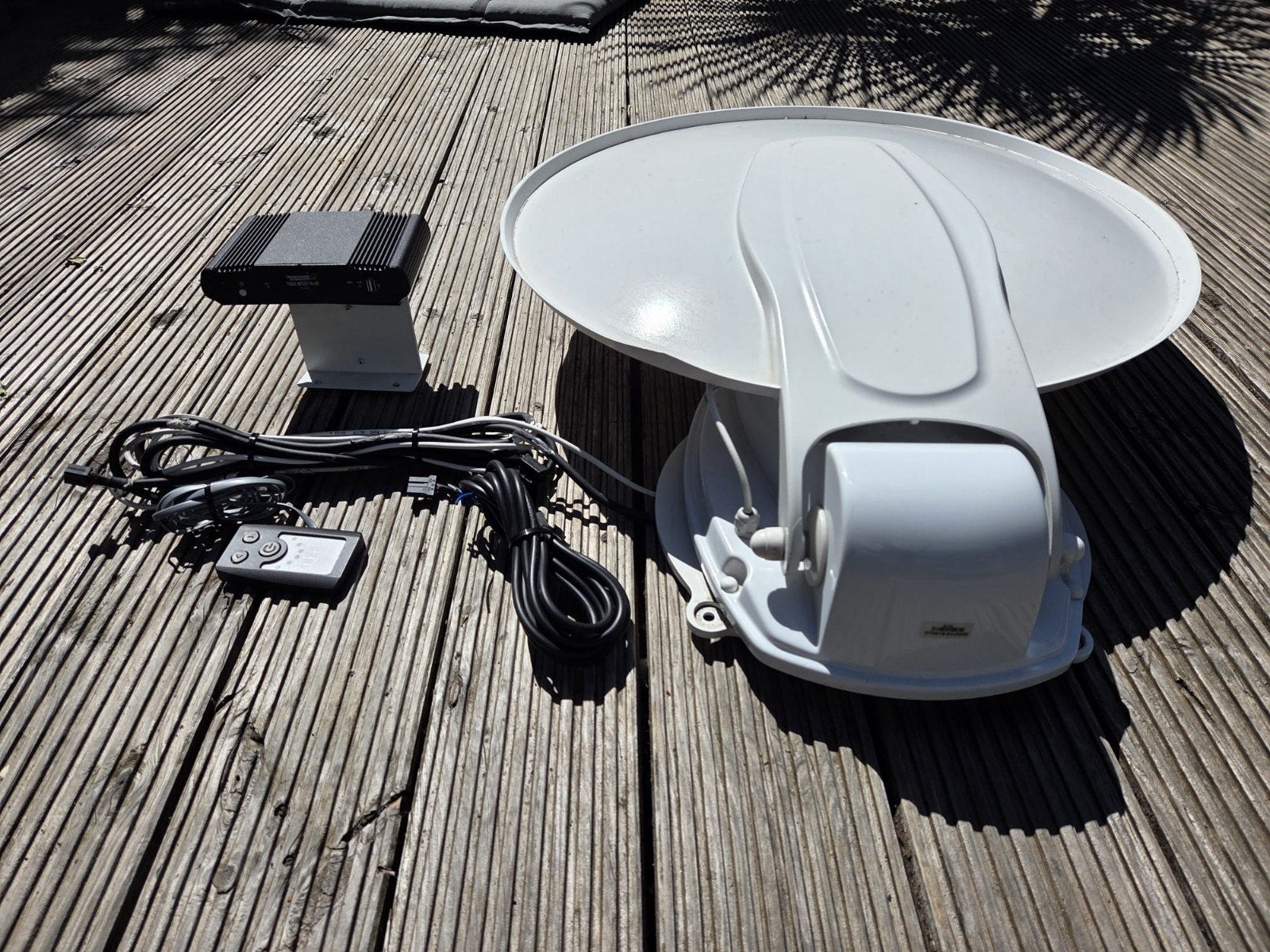 Travelvision satelliet e65 automatische dakschotel, Ophalen, Gebruikt, (Schotel)antenne, Overige merken