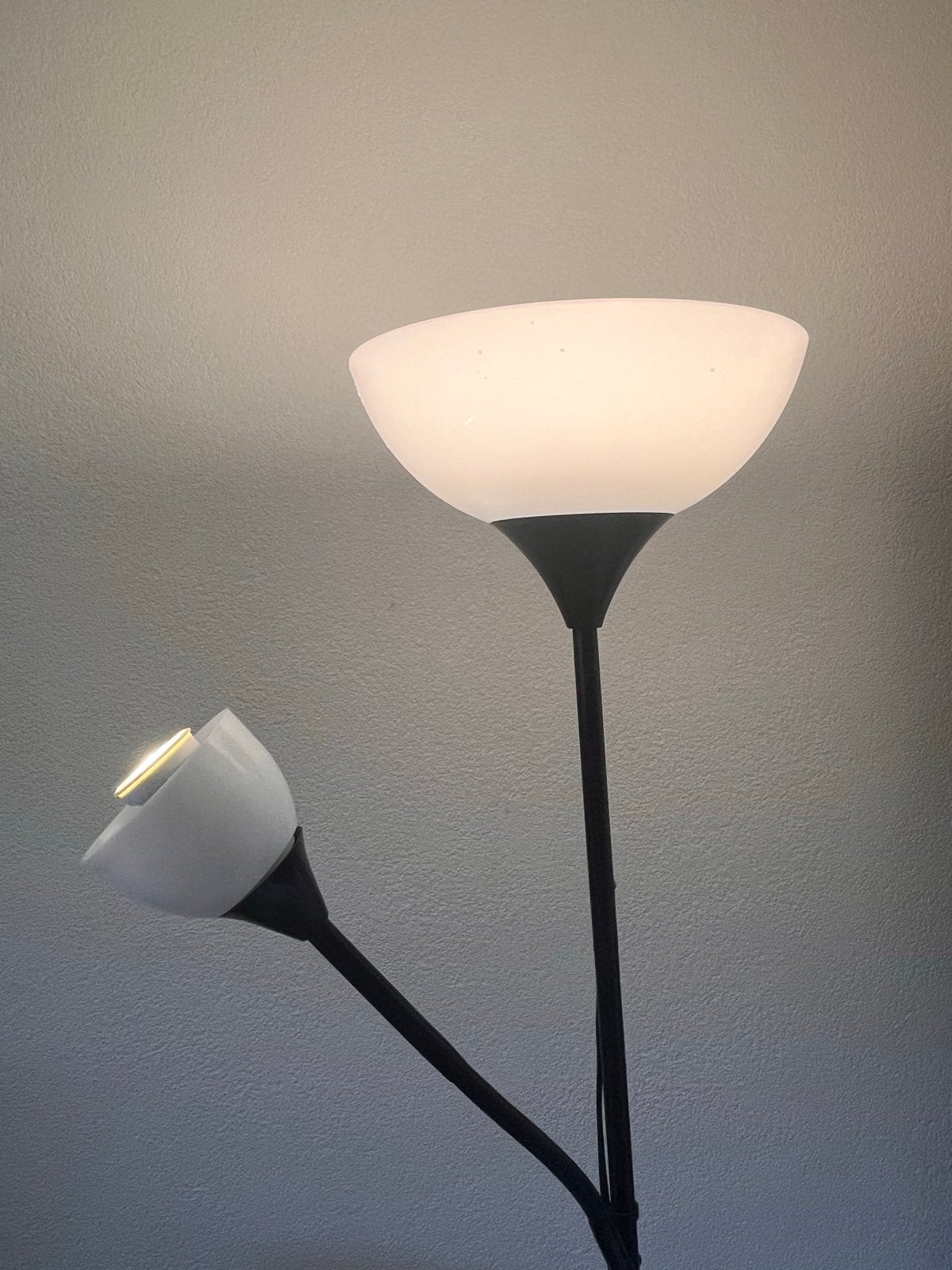 Zwarte vloerlamp met leeslamp - staande lamp, Huis en Inrichting, Lampen | Vloerlampen, Ophalen, Gebruikt, E27 (groot), Metaal