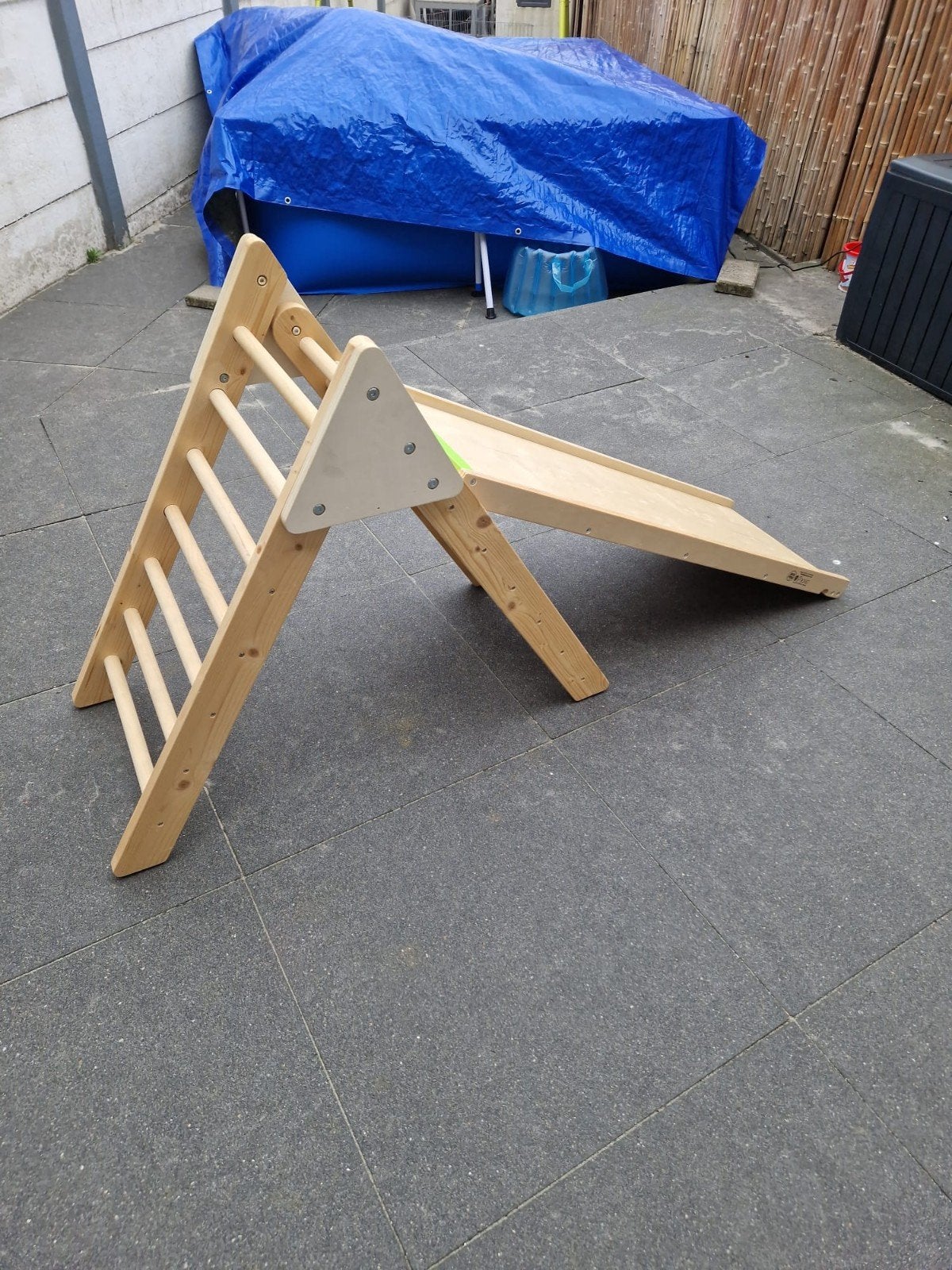 Houten speel Driehoek met Glijbaan/Klimplank, Kinderen en Baby's, Speelgoed | Buiten | Speeltoestellen, Ophalen, Zo goed als nieuw