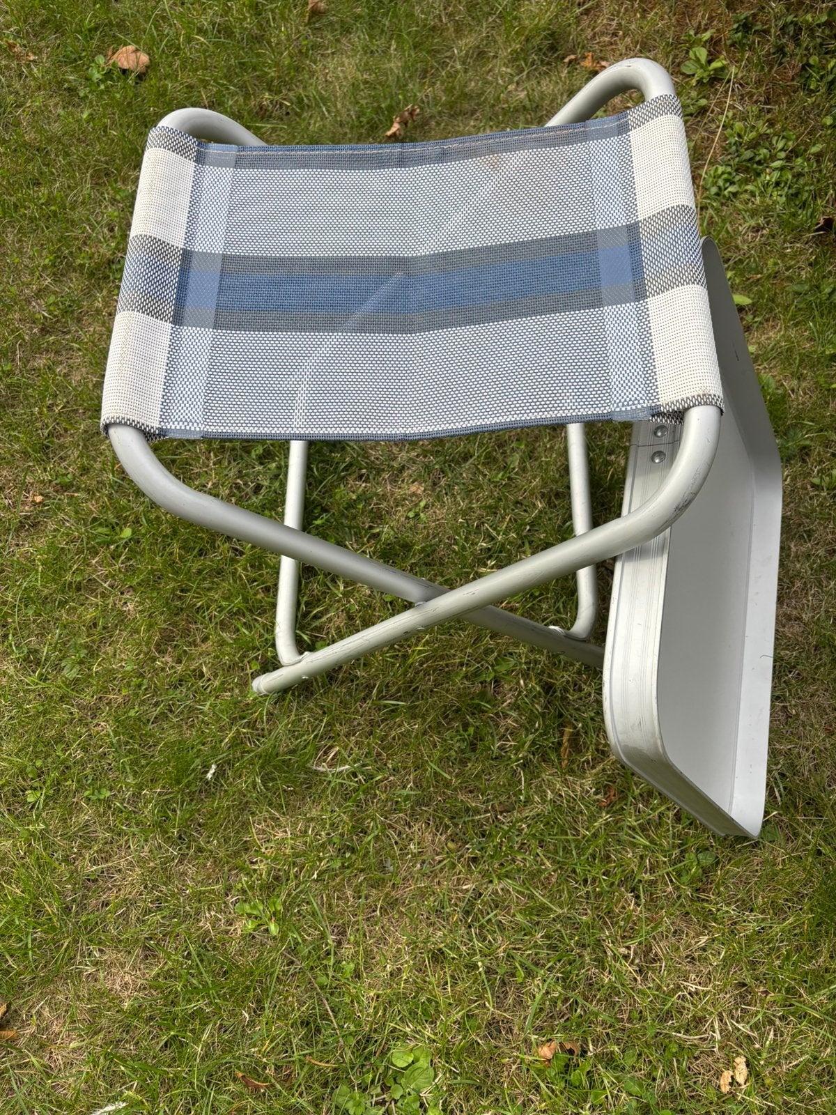 Kampeer krukje / tafeltje incl blad, Caravans en Kamperen, Ophalen, Zo goed als nieuw, Campingtafel