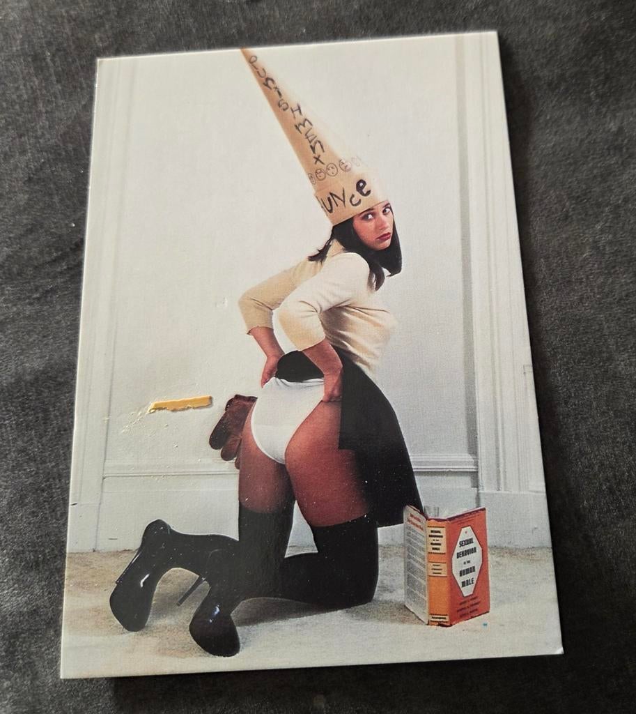 Sexy vrouw met puntmuts laat haar onderbroek zien, Verzenden, 1980 tot heden, Ongelopen, Overige thema's