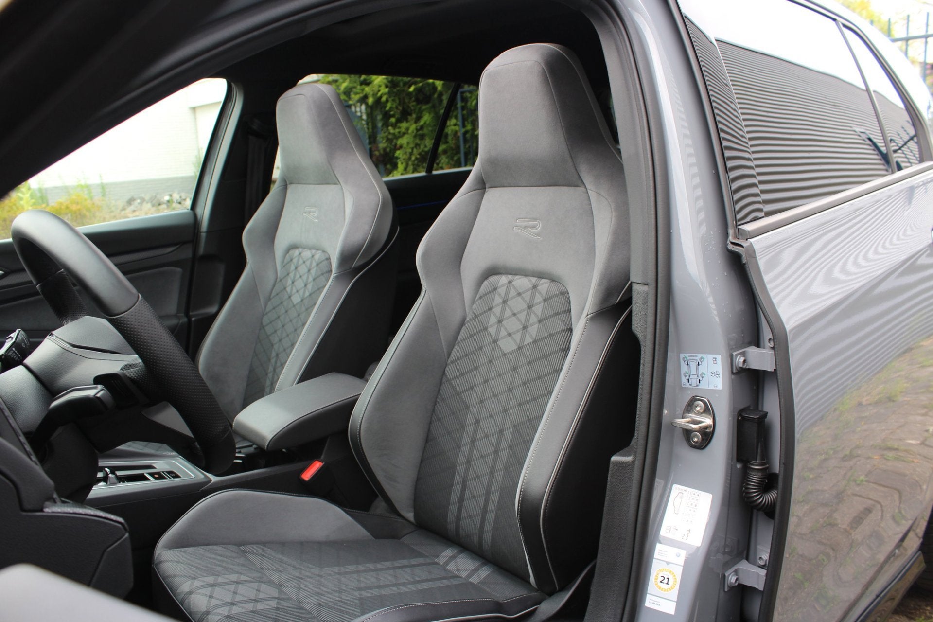 Volkswagen Golf 1.5 eTSI 3x R-Line | Panoramadak | Harman Ka, Auto's, Dealer onderhouden, Zwart, 4 cilinders, 150 pk