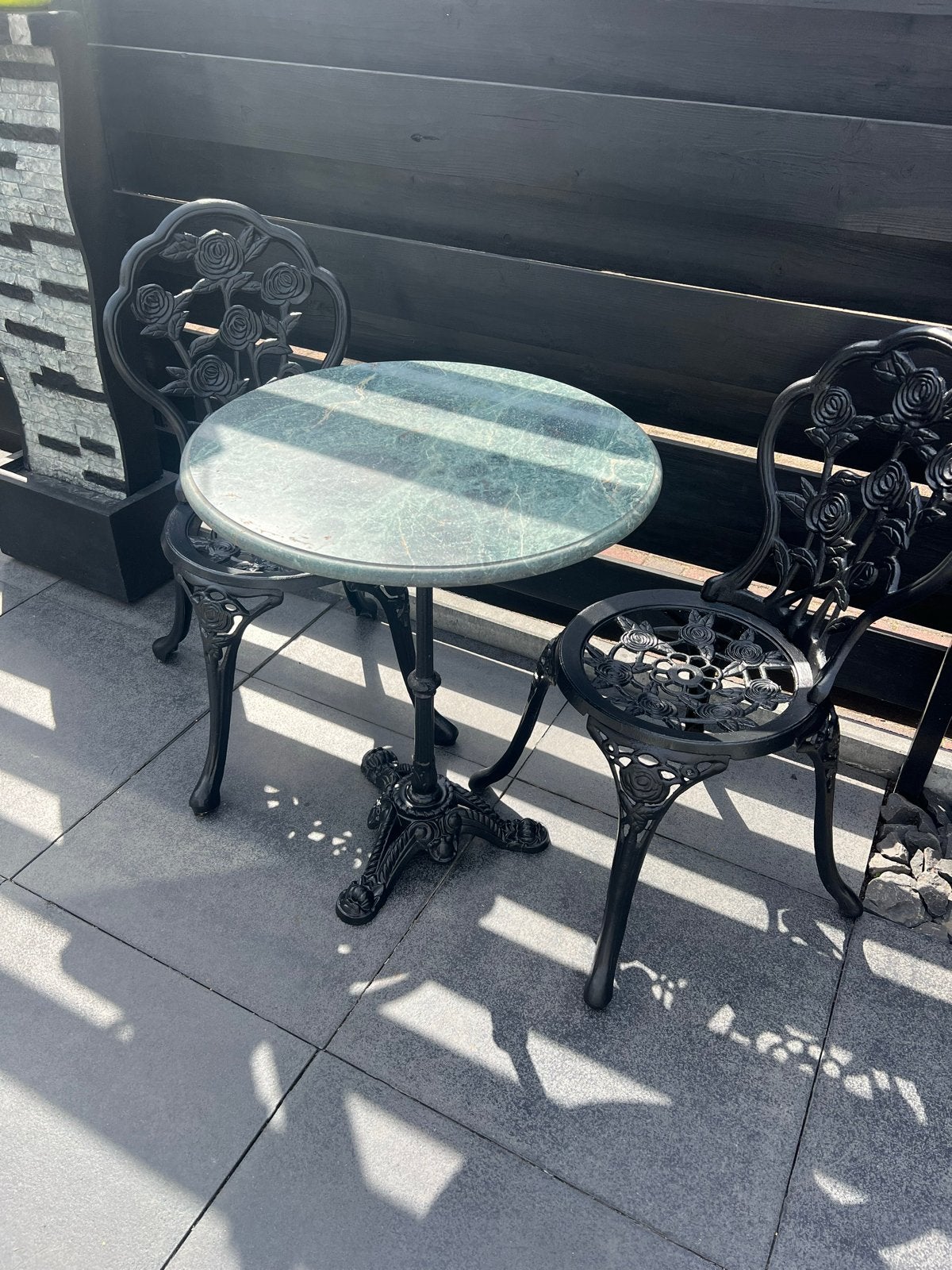 Bistro tuinset met marmeren blad en 2 stoelen, Tuin en Terras, Tuinsets en Loungesets, 2 zitplaatsen, Overige materialen, Gebruikt