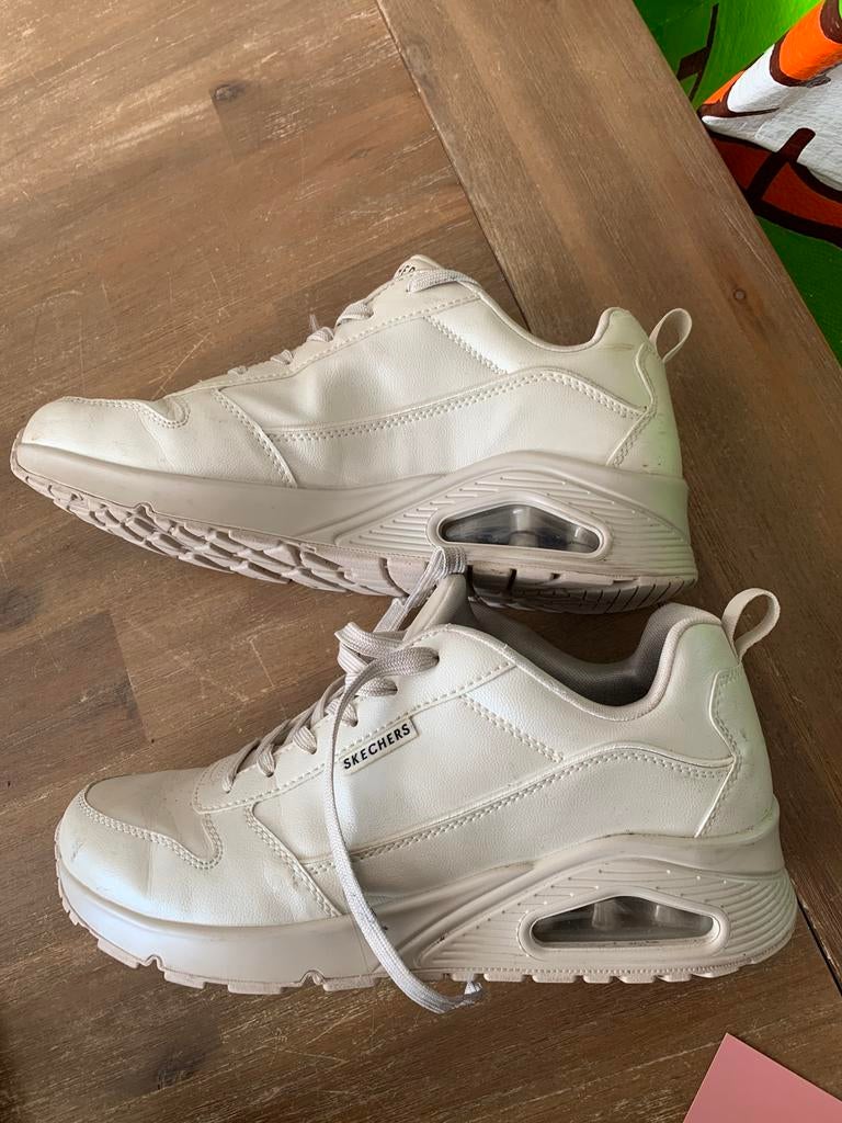Skechers maat 40 parelmoer kleur, Kleding | Dames, Schoenen, Wit, Ophalen of Verzenden, Sneakers of Gympen, Zo goed als nieuw