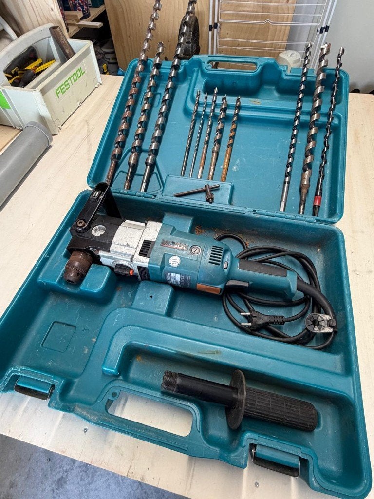 Sterke Makita haakse boormachine 230V, Doe-het-zelf en Verbouw, Gereedschap | Boormachines, Ophalen, Gebruikt, 600 watt of meer