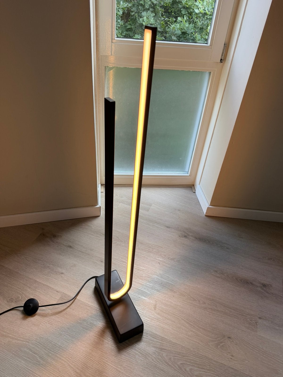 Staande led-lamp, smart zwart, Ophalen, Zo goed als nieuw, 150 tot 200 cm