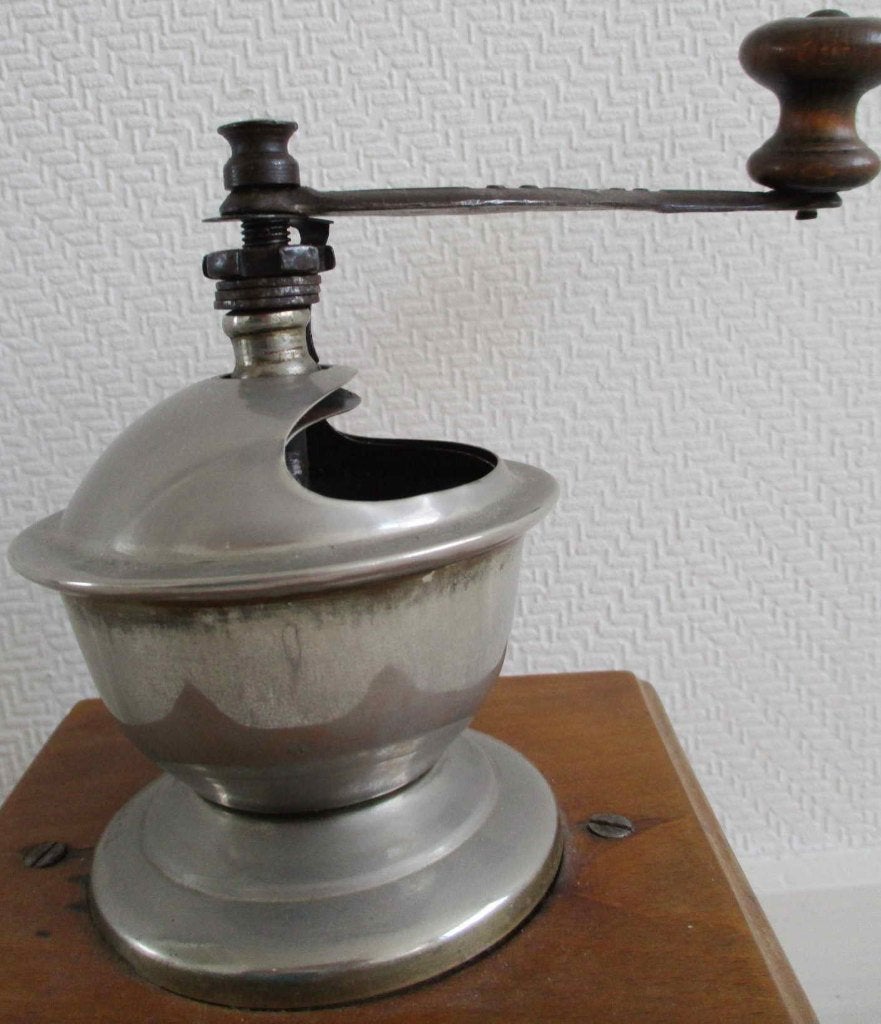 D.R.G.M. Koffiemolen, Antiek en Kunst, Ophalen