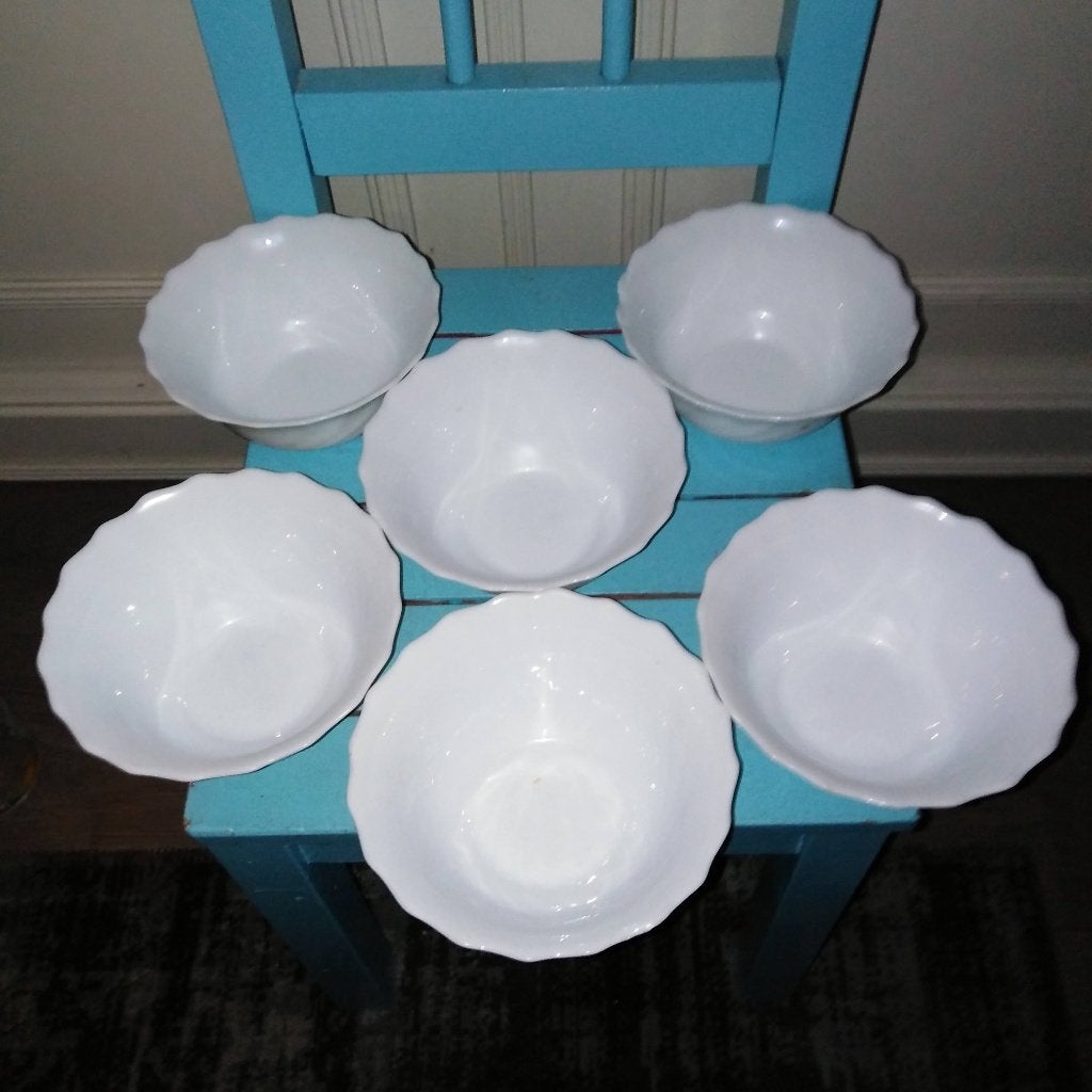 Vintage witte opaalglazen kommetjes Arcopal France 6 stuks, Huis en Inrichting, Ophalen, Gebruikt, Glas, Kom(men)