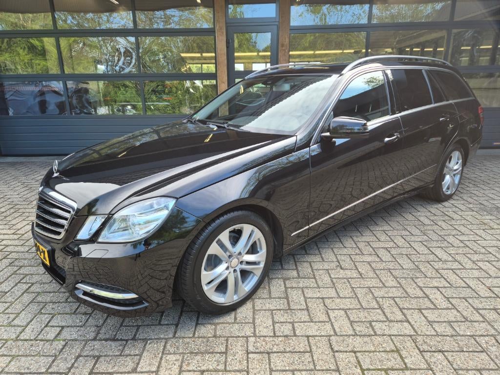 E200 CGi Aut *XENON *NAVI *LEER *CLIMA *2e Eig *NW STAAT *, Auto's, Euro 5, Achterwielaandrijving, Zwart, 4 cilinders