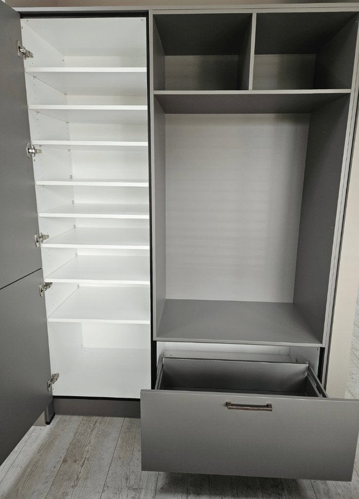 Showroomkeuken- Garderobekast greige, Huis en Inrichting, 150 tot 200 cm, Nieuw, Werkstraße 3 32289 Rödinghausen Duitsland, Häcker Küchen GmbH & Co. KG