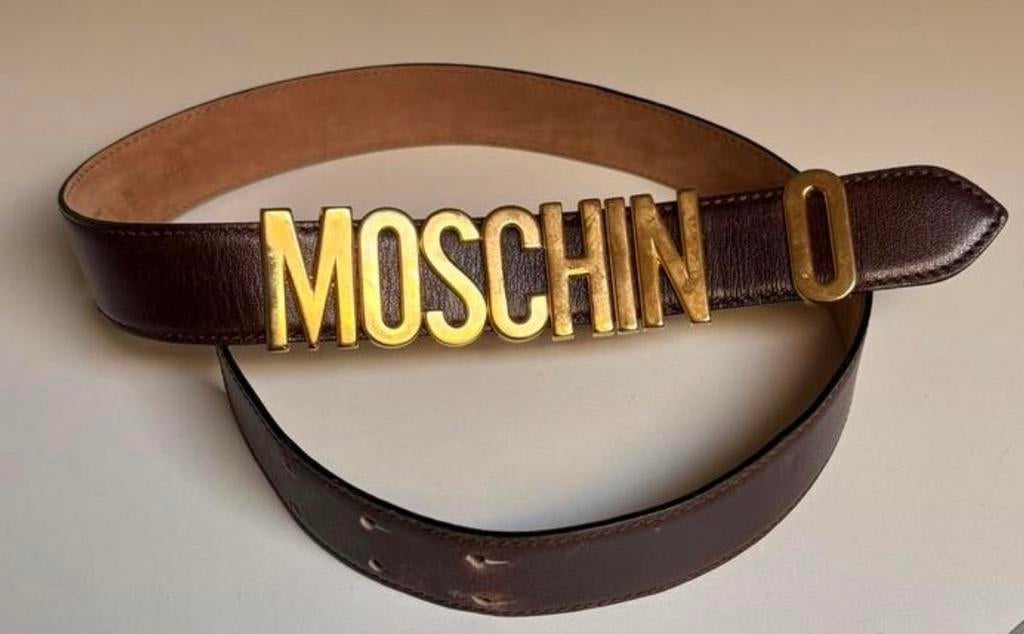Vintage Moschino riem logo bruin leer redwall, Verzenden, 90 tot 100 cm, Zo goed als nieuw, 3 tot 5 cm