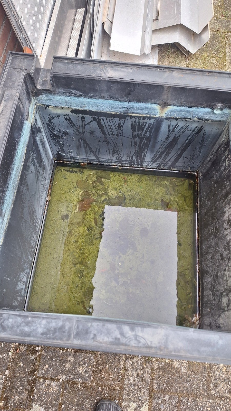 Waterdichte Kunststof Bak Dubbelwandig op Onderstel, Ophalen
