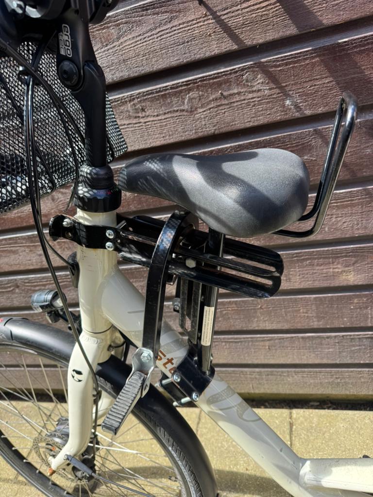 Zadel op stang, Fietsen en Brommers, Fietsaccessoires | Fietsstoeltjes, Ophalen of Verzenden, Gebruikt, Voorzitje, Voetsteuntjes