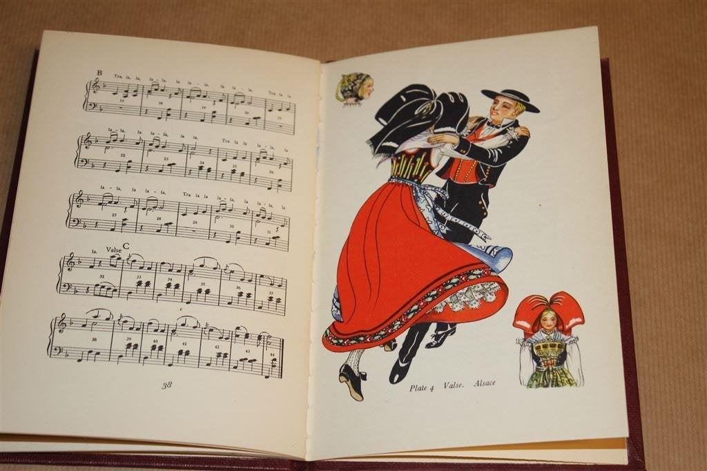 Dances of France 2 [1957]. Handboek Europese volksdansen., Boeken, Kunst en Cultuur | Dans en Theater, Ophalen of Verzenden, Gelezen