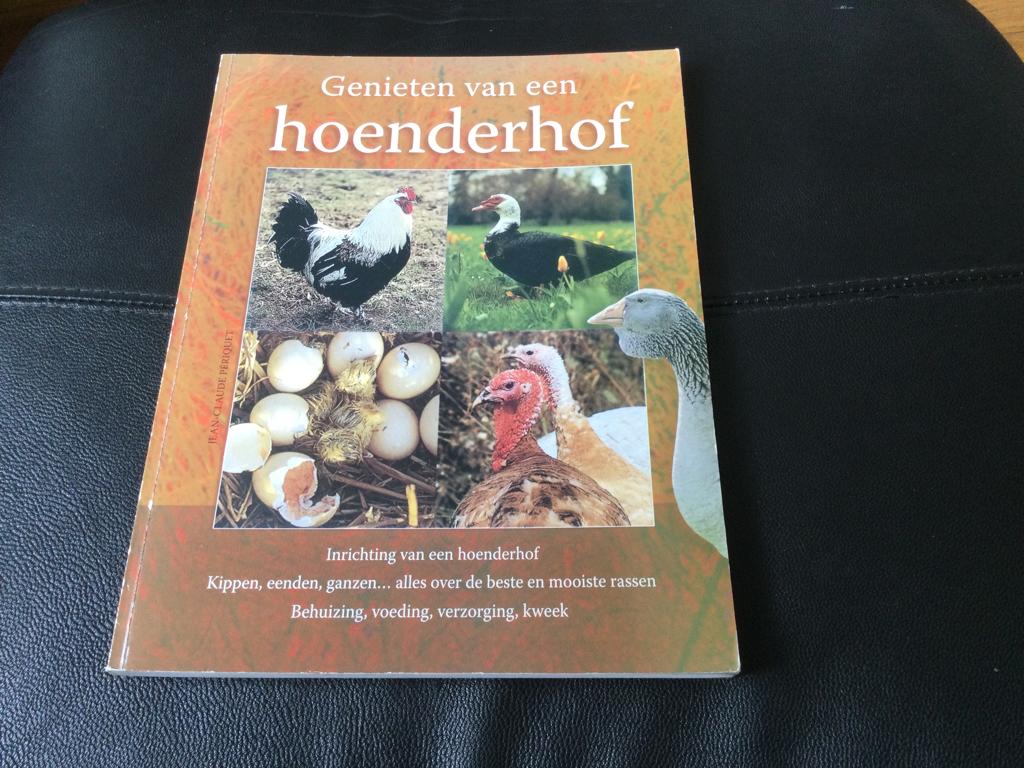 Genieten van een hoenderhof. Kippen, eenden, ganzen, pauwen, Ophalen of Verzenden, Gelezen, Pluimvee