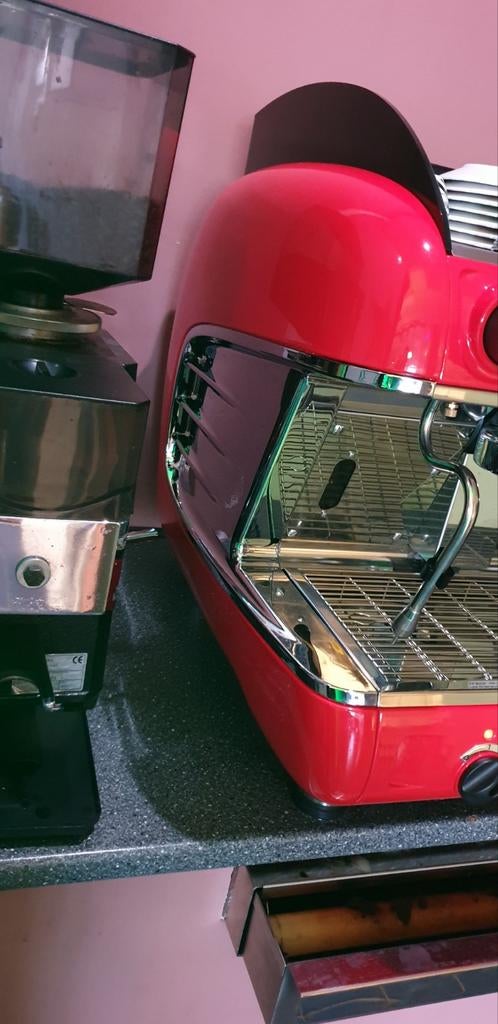 Sanremo koffiemachine rood met auto steam, Witgoed en Apparatuur, Koffiemachine, Ophalen, Stoompijpje