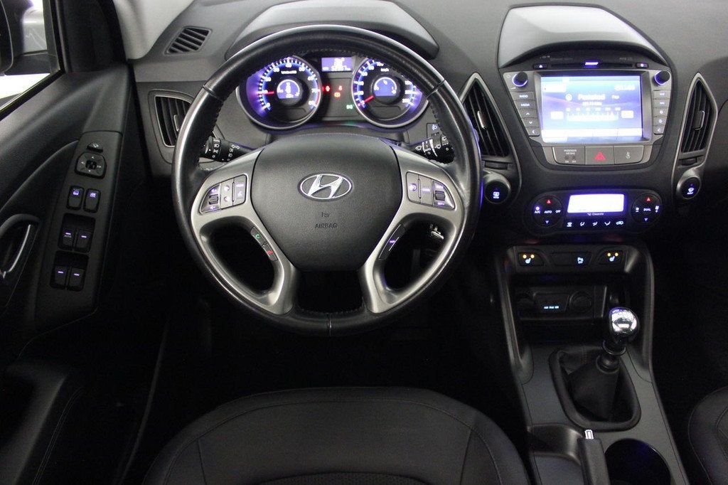Hyundai ix35 *PANO*KEYLESS GO*NAVI*CRUISE*CAMERA*LEDER*, Euro 5, 135 pk, Gebruikt, 4 cilinders