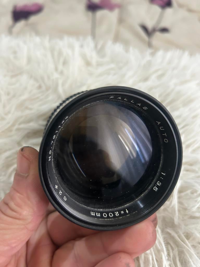 Pallas Auto 1:3.5 f=200mm Telelens met Konica case, Ophalen of Verzenden, Gebruikt, Telelens