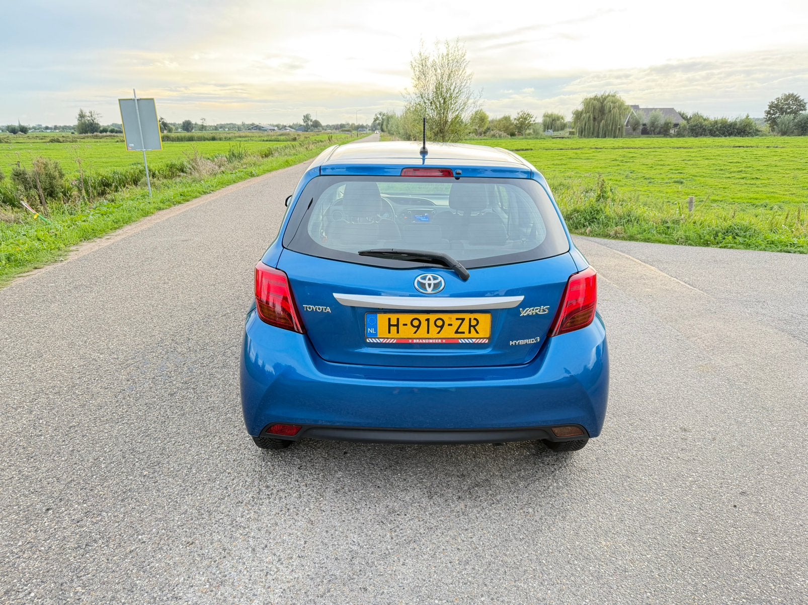 Foto 4 van Toyota Yaris Hybrid 1.5 AUTOMAAT| Navi| Cruise| Climate