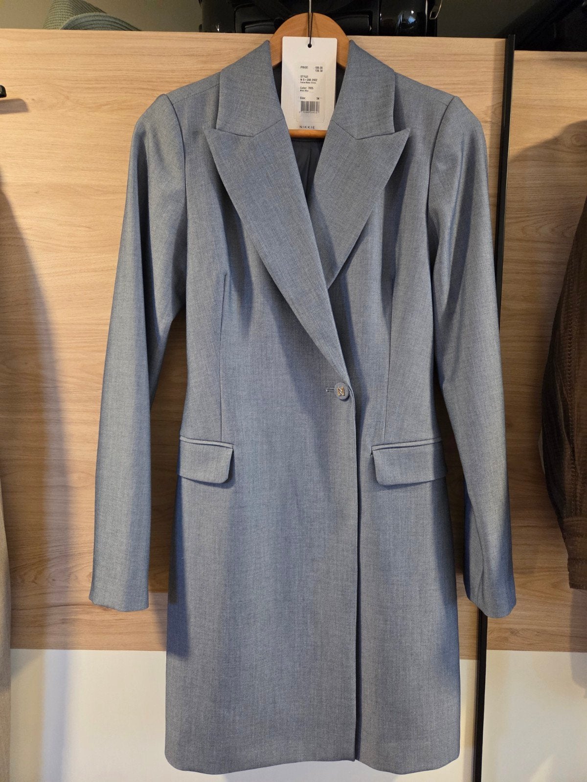 Nikkie Blazer Dress misty blue, Ophalen of Verzenden, Nieuw, Blauw