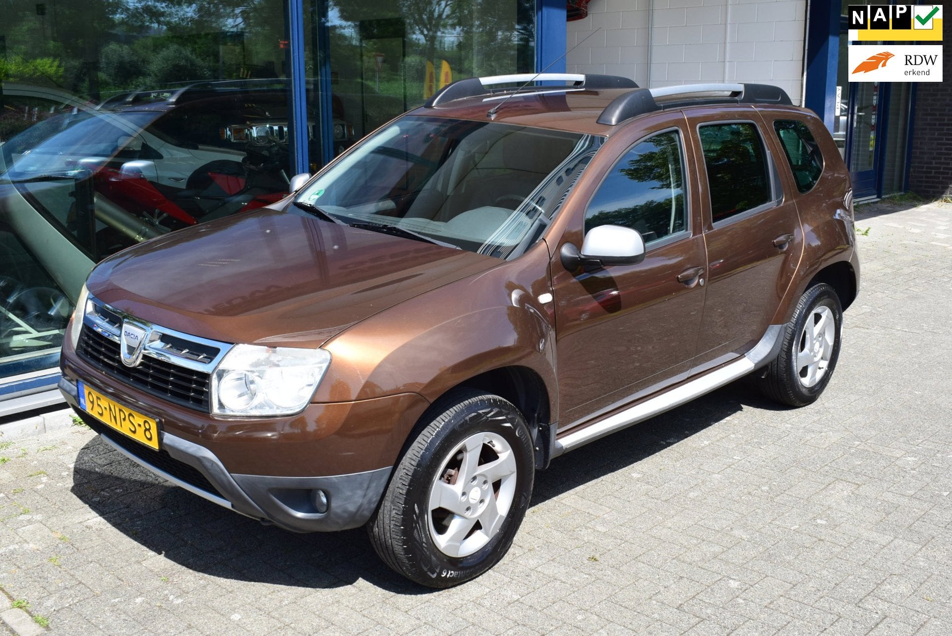 Dacia Duster 1.6 Lauréate 2wd, Lederen bekleding, Gebruikt, 4 cilinders, 49 €/maand