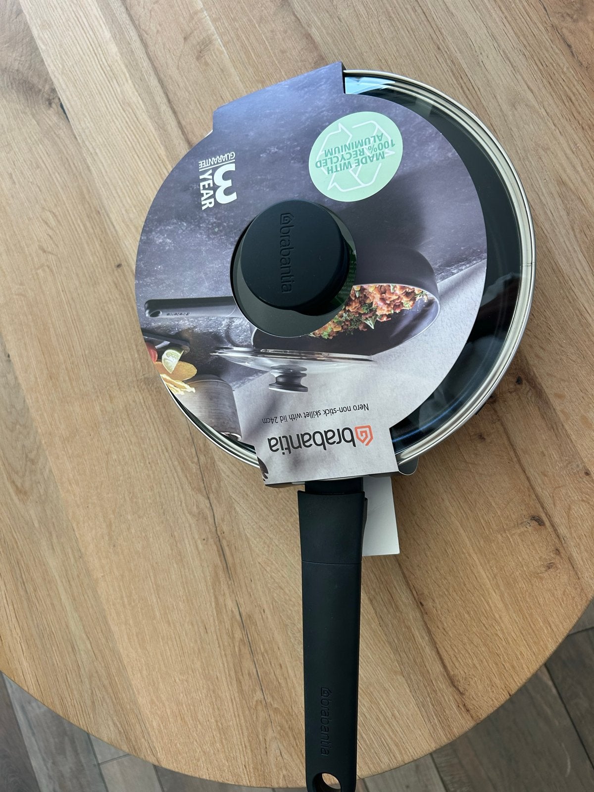 Brabantia Nero Koekenpan 24cm met deksel - PFAS-vrij, Koekenpan, Antiaanbaklaag, Ophalen of Verzenden, Nieuw