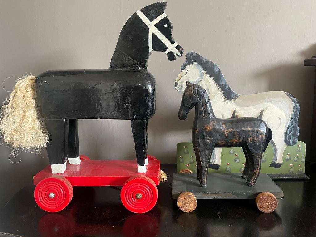Vintage houten speelgoedpaarden op wielen, Ophalen of Verzenden
