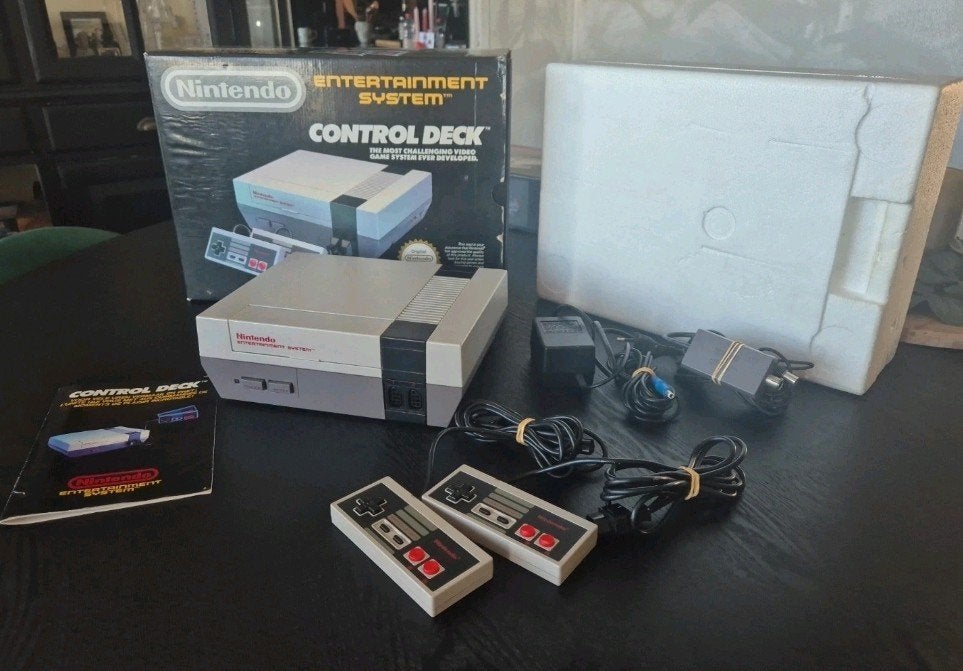 Nintendo NES Control Deck - Complete, Spelcomputers en Games, Spelcomputers | Nintendo NES, Ophalen of Verzenden, Gebruikt, Met 2 controllers