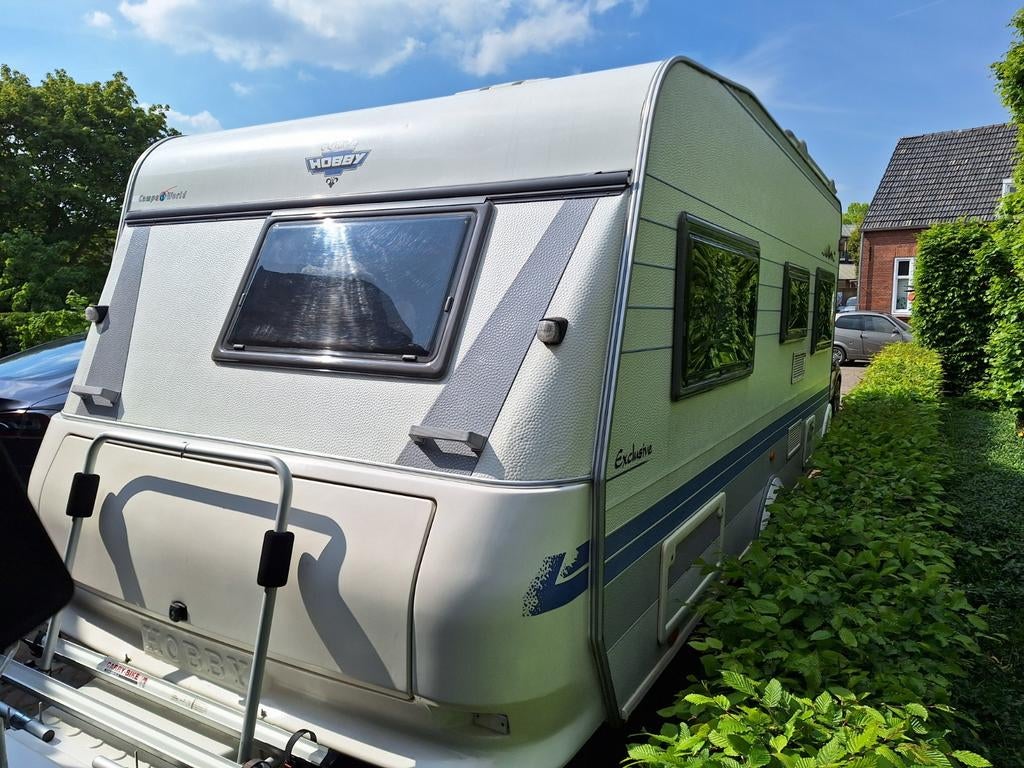 Hobby 460 Exclusive 2002, mover en voortent incl. inboedel, Hobby, Particulier, Vast bed, 4 tot 5 meter