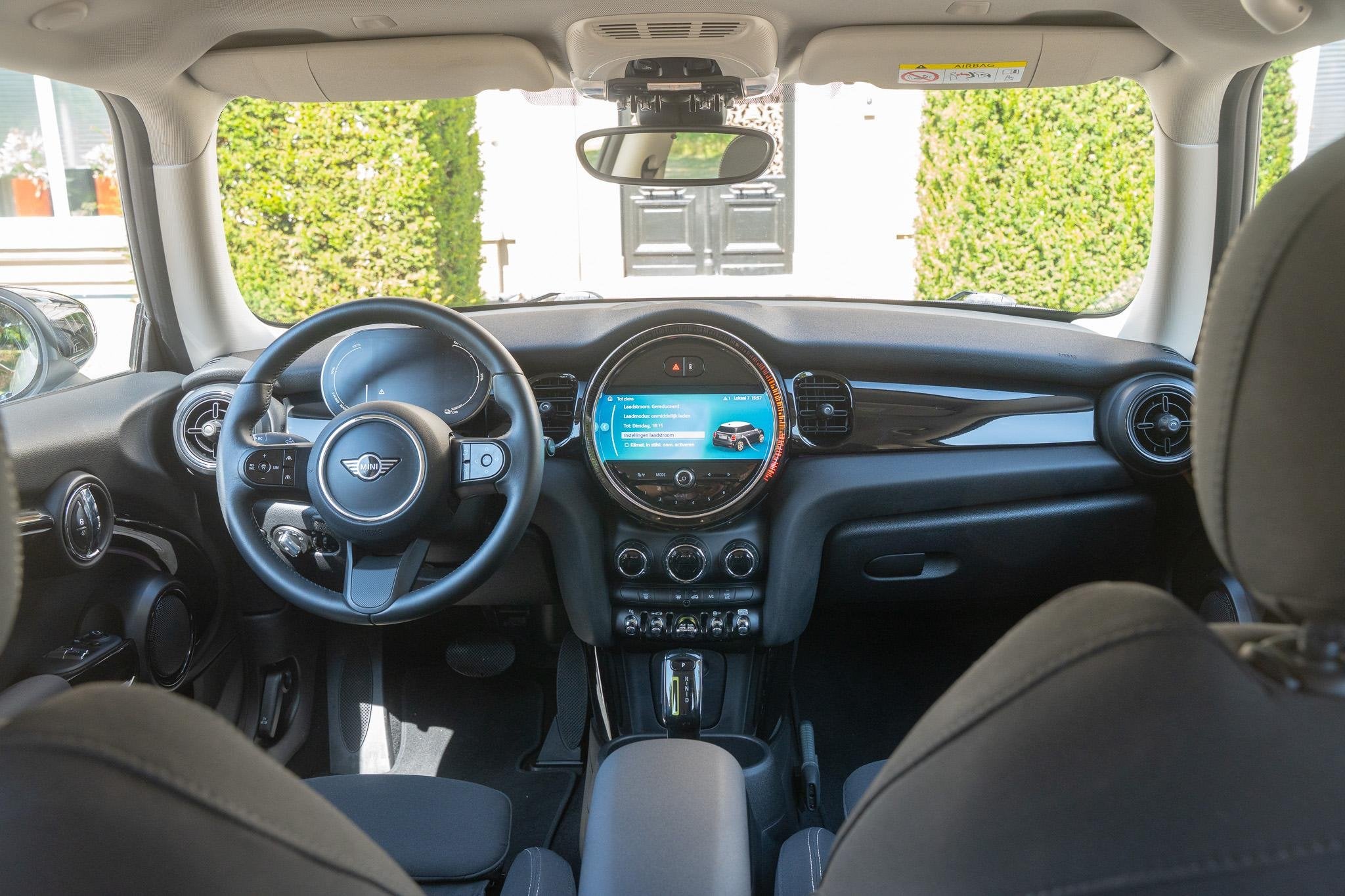 MINI Electric MINI Electric 33 kWh ACC | CAMERA | CARPLAY |, 33 kWh, 4 stoelen, Mini Electric, 195 min