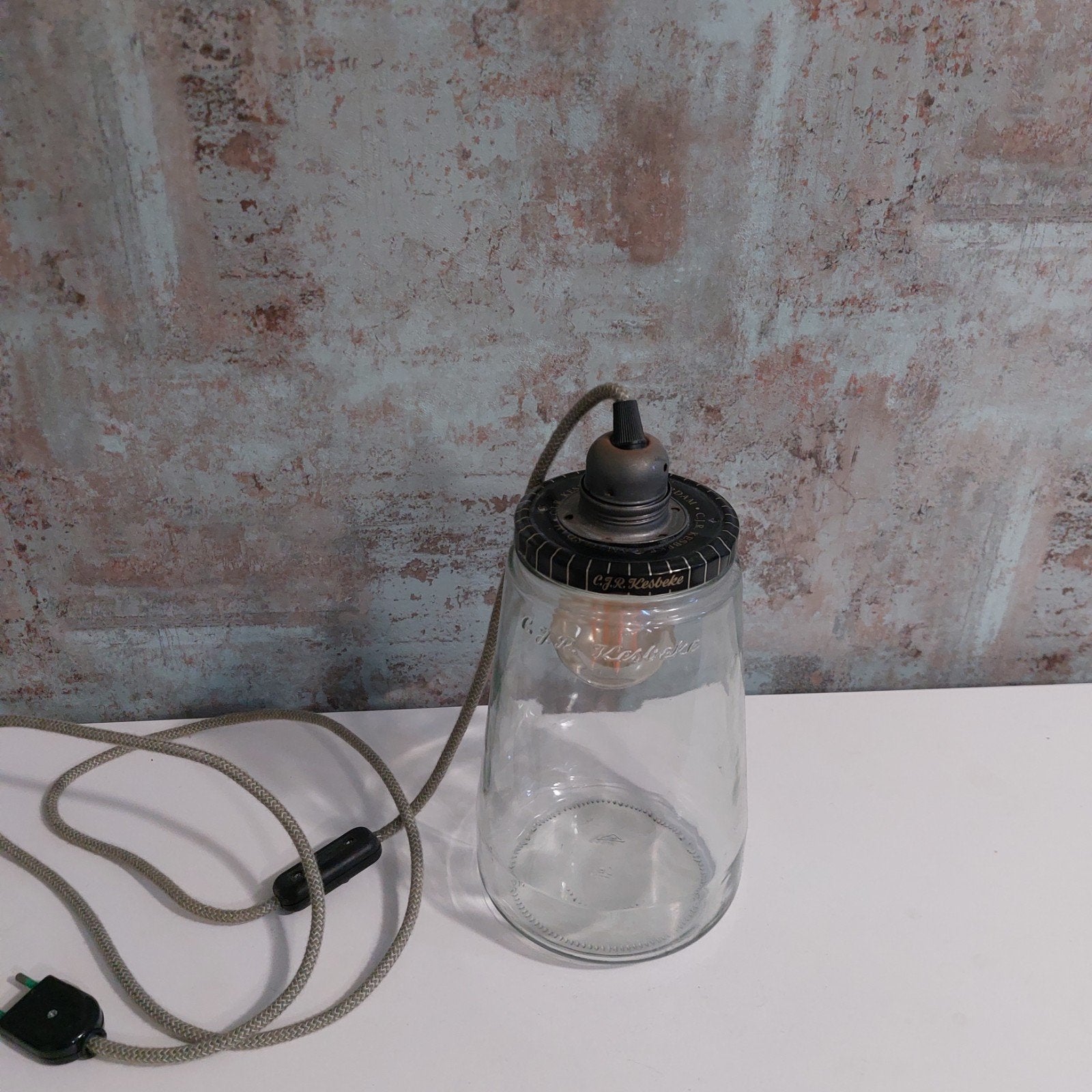 Kesbeke augurkenpot omgebouwd tot planten terrarium, Ophalen