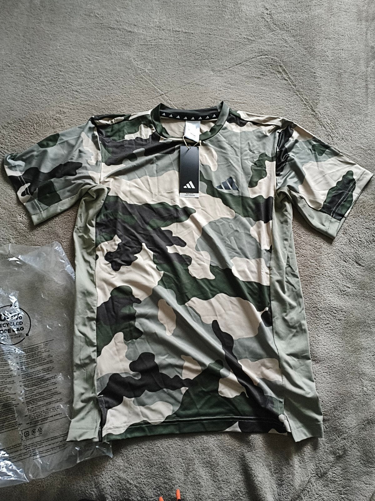 Adidas Camouflage T-shirt - Nieuw met kaartjes, Meerkleurig, Nieuw, Ophalen of Verzenden, Adidas