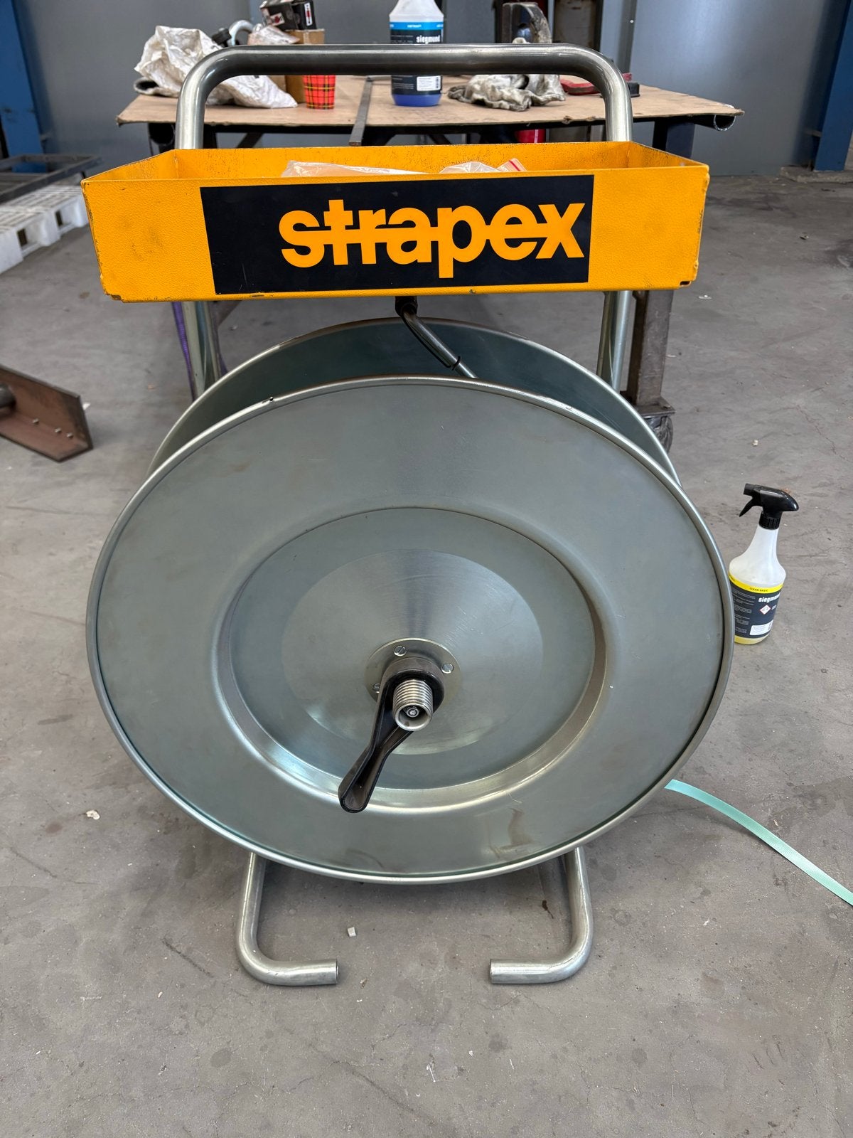 Strapex STB 73 omsnoeringsapparaat met haspelwagen, Ophalen