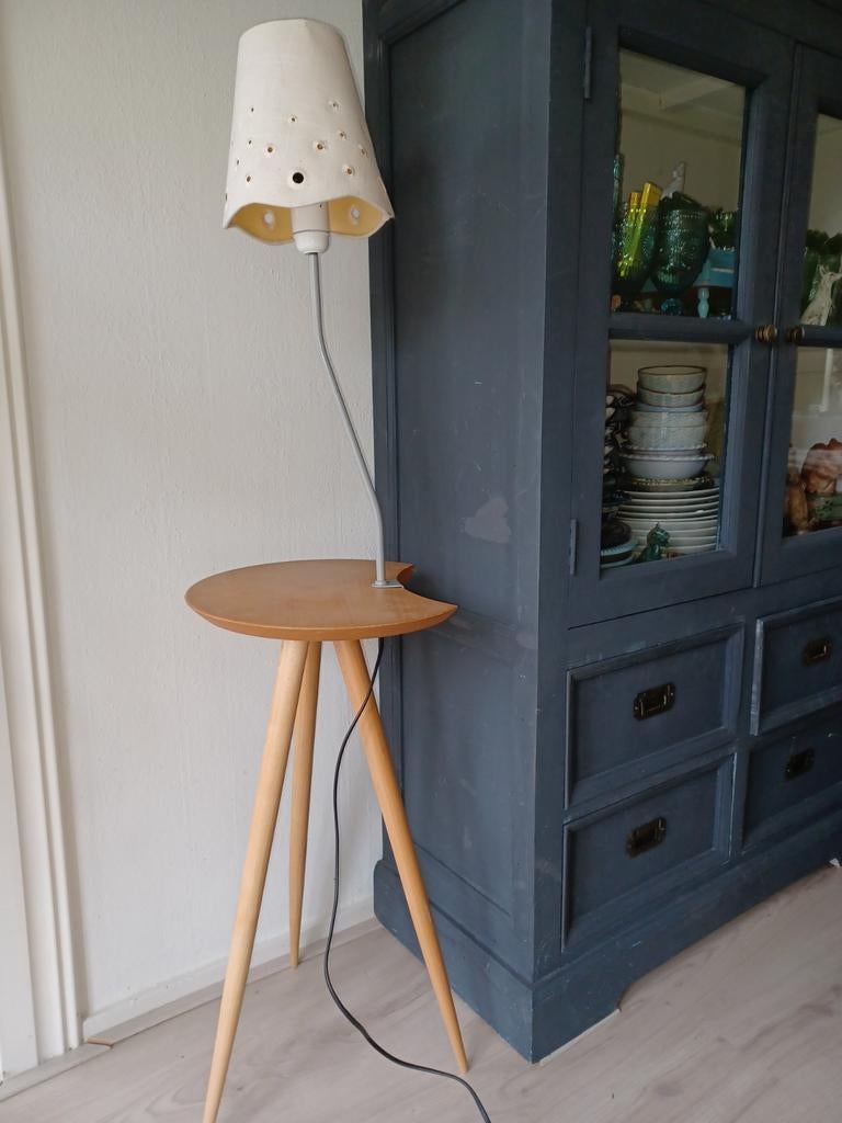 Lamp aan tafeltje vintage Scandinavische design, Huis en Inrichting, Lampen | Vloerlampen, Ophalen of Verzenden, Gebruikt, Minder dan 100 cm