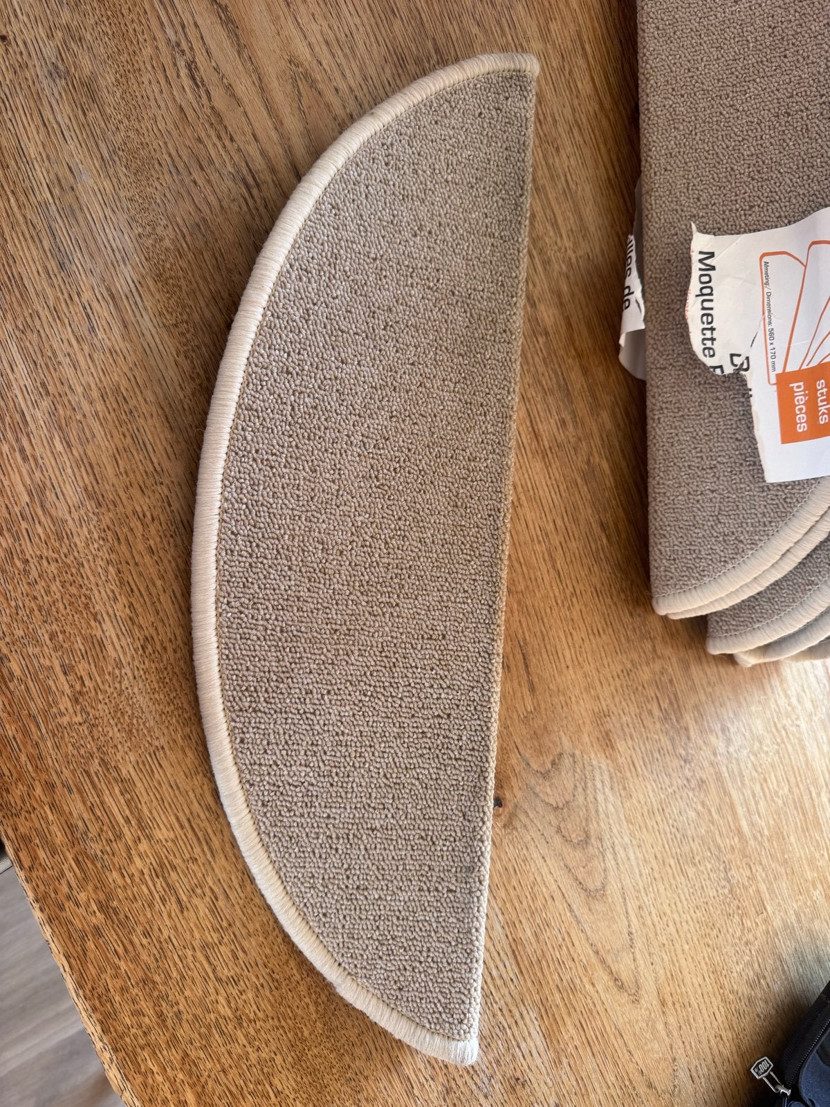 Nieuwe zelfklevende trapmatten - 15 stuks, beige, Huis en Inrichting, Stoffering | Tapijten en Kleden, Minder dan 50 cm, 50 tot 100 cm