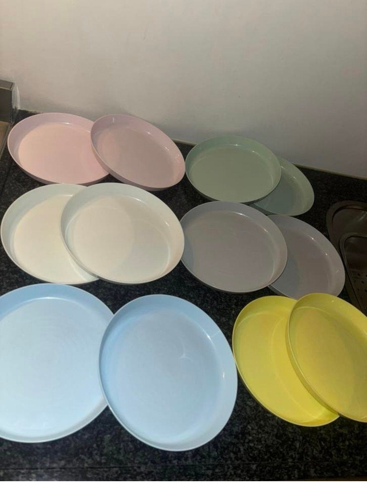 12 Ikea borden in diverse pastelkleuren, Ophalen of Verzenden, Overige materialen, Effen, Bord(en)